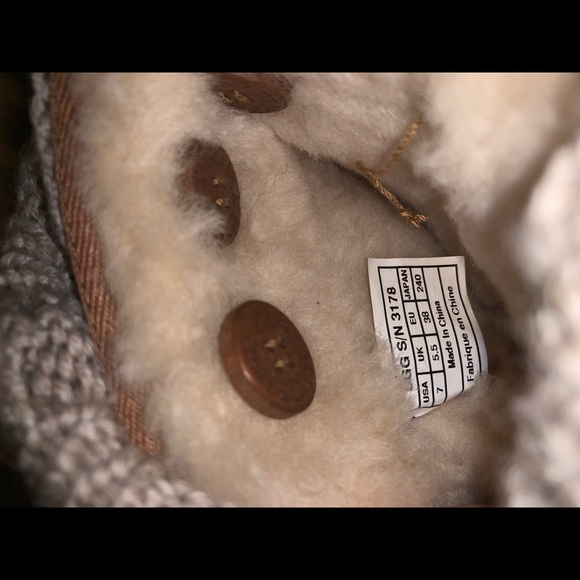 Women’s Ugg Boots - Picture 4 of 5